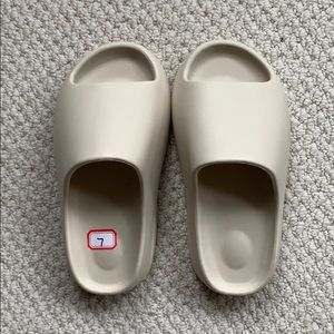Yeezy Style Slides (FAKE) | Size Women’s 7